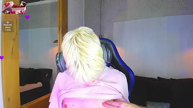 VladHellsing4 online show from April 2, 2026, 3:31 pm