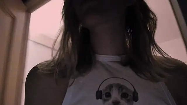 MiaDavis21 online show from February 6, 2025, 9:06 pm