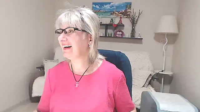 Snapshot of FleurMays chatting on July 10, 2026, 6:39 am FleurMays online show from July 10, 2026, 6:39 am