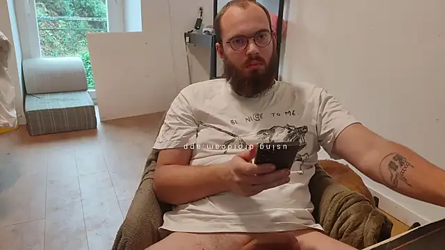 Snapshot of azagoul222 chatting on January 18, 2026, 3:05 pm azagoul222 online show from January 18, 2026, 3:05 pm