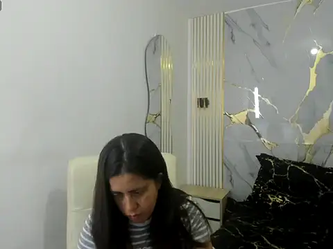 kathina giraldo online show from April 10, 2026, 12:43 pm