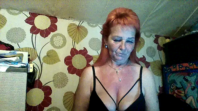 CassandraSandra44 online show from April 6, 2026, 4:52 pm