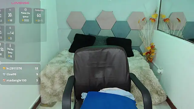 CharloteTaylor  online show from February 15, 2025, 6:55 am