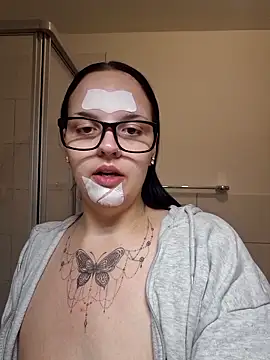 Jujuicy 97 online show from April 7, 2026, 8:09 pm