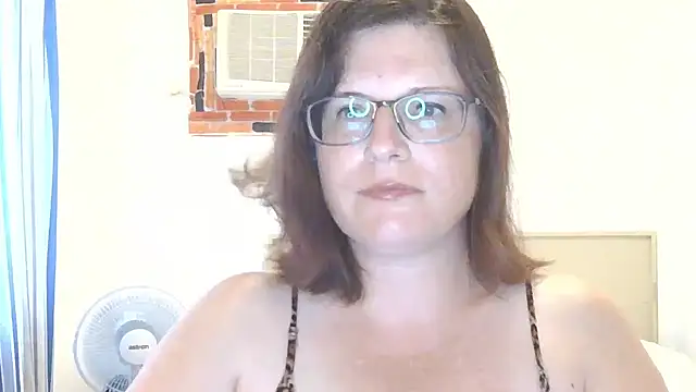 CrimsonMistress online show from April 20, 2026, 10:33 pm