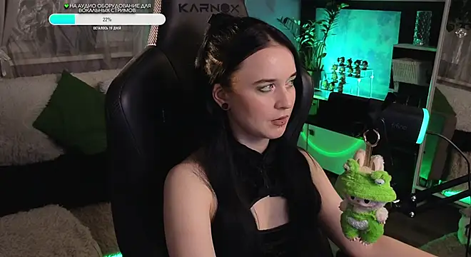 KiraLiLime online show from October 9, 2025, 9:02 pm