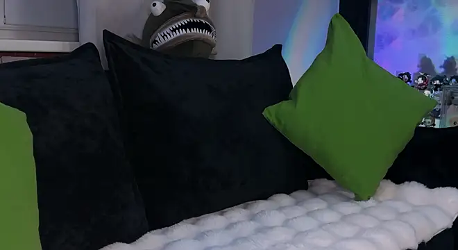 KiraLiLime online show from March 12, 2026, 7:20 pm