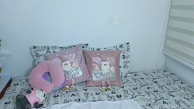 Lorenne Miller online show from December 18, 2024, 10:24 pm