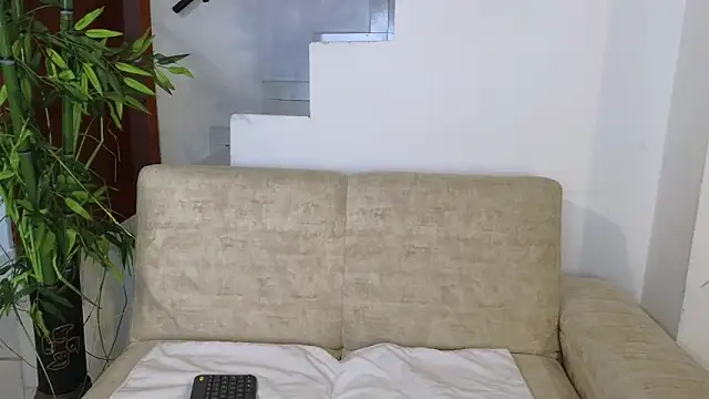 Lorenne Miller online show from September 10, 2025, 4:34 am