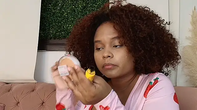 nataly velez online show from November 19, 2025, 5:13 pm