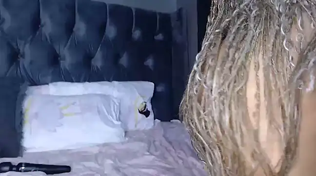 Anaelle24 online show from December 24, 2024, 6:11 am