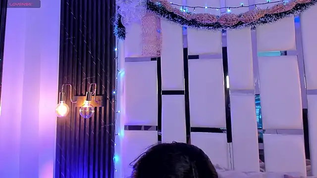 mia schwarz online show from December 18, 2025, 9:32 pm