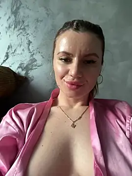 Snapshot of MayaMR chatting on June 3, 2026, 2:33 pm MayaMR online show from June 3, 2026, 2:33 pm