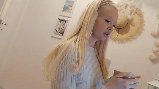 Blondecandie online show from January 27, 2025, 6:20 pm