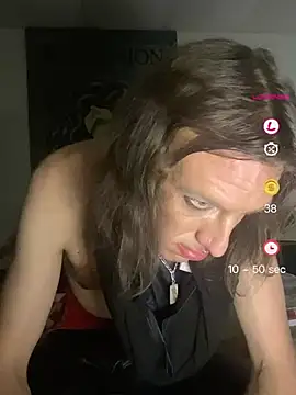 kikiwonderbar online show from April 27, 2026, 3:26 am