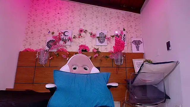 aisha sh online show from September 20, 2025, 11:55 am