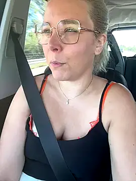 EmyLana online show from September 18, 2025, 8:27 am