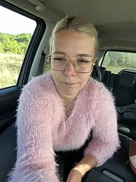 EmyLana online show from September 27, 2025, 8:30 am