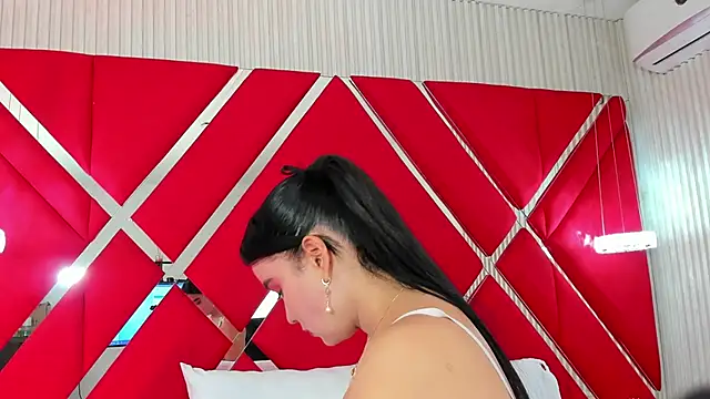 SusanCouper online show from November 5, 2025, 10:32 pm