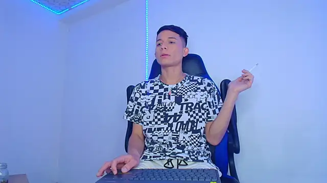 bryamer 19 online show from February 6, 2025, 6:18 am