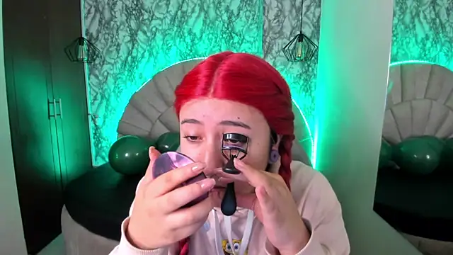 larissa01  online show from March 18, 2025, 3:09 am