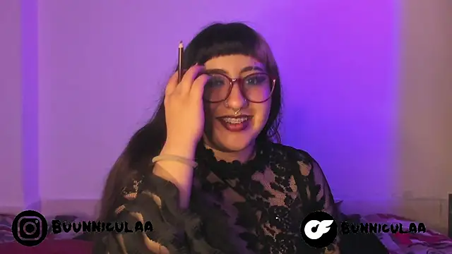 larissa01  online show from December 21, 2025, 3:13 am