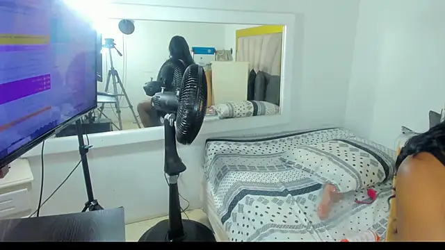 Evelonga 707 online show from January 18, 2025, 7:15 pm