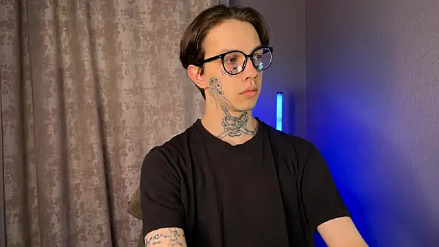 anahori  simon online show from February 15, 2025, 7:39 pm