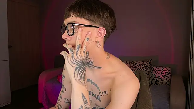 anahori  simon online show from September 8, 2025, 6:40 pm