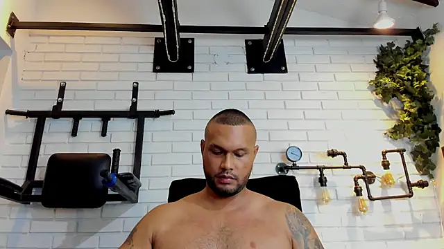 Snapshot of CharlieGriffin chatting on May 14, 2026, 10:27 pm CharlieGriffin online show from May 14, 2026, 10:27 pm