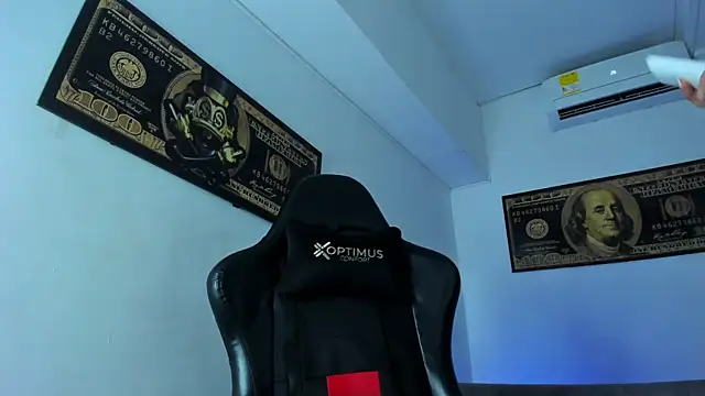 SaraRoy  online show from March 4, 2025, 12:22 pm