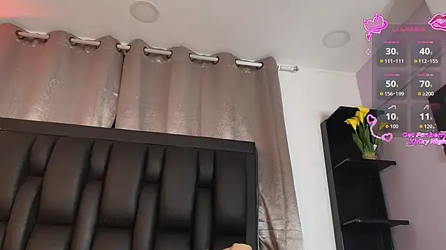 SaraRoy  online show from June 8, 2026, 11:05 pm