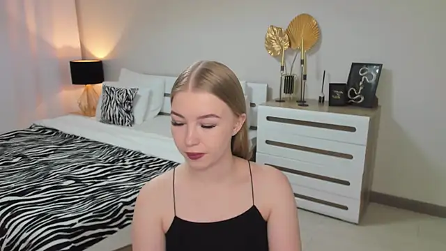 shy  lady online show from March 11, 2025, 6:30 pm