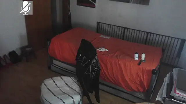 SKiaraTV online show from November 14, 2025, 8:40 pm