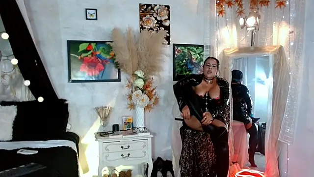 Kyara Queen online show from September 18, 2025, 7:05 pm