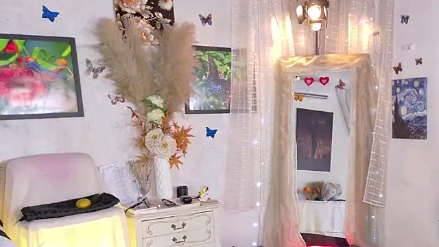 Kyara Queen online show from November 17, 2025, 5:30 pm