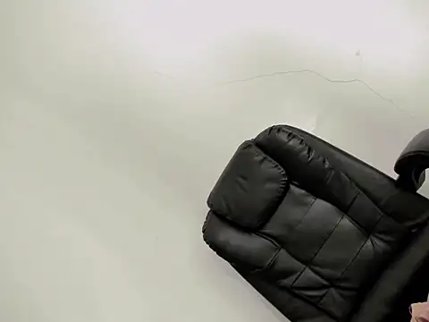 Selene14 online show from March 29, 2026, 4:51 pm