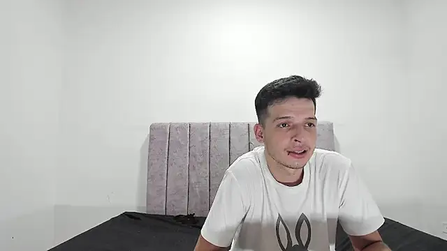 FerneyManti online show from February 2, 2025, 6:42 pm