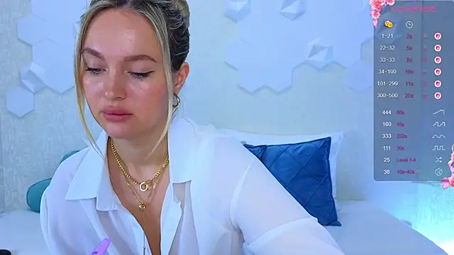 Lynna Sparks online show from October 10, 2025, 2:43 am