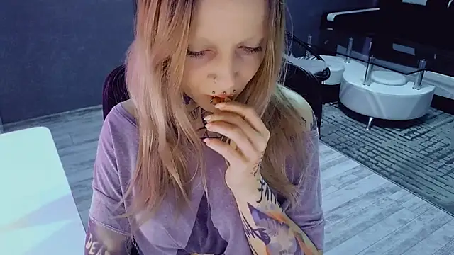 InesGold online show from April 22, 2026, 6:27 am