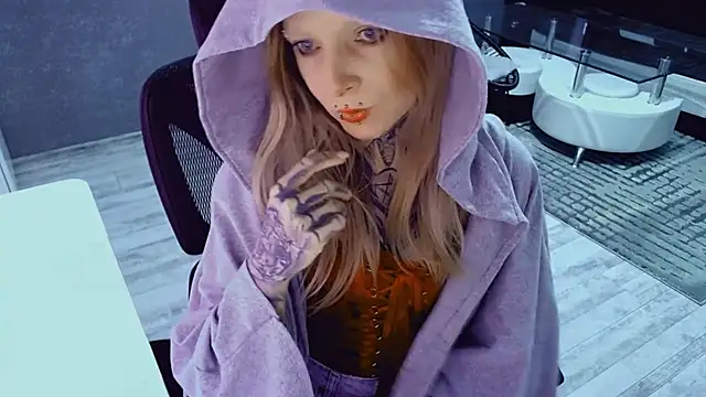 InesGold online show from April 23, 2026, 6:14 am