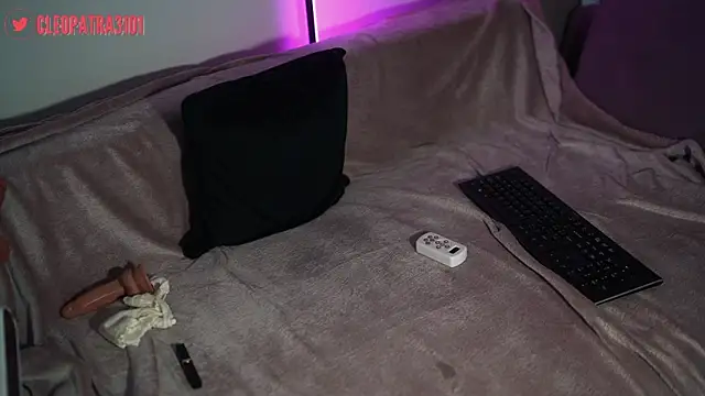 Cleopatra3101 online show from February 26, 2025, 1:19 pm