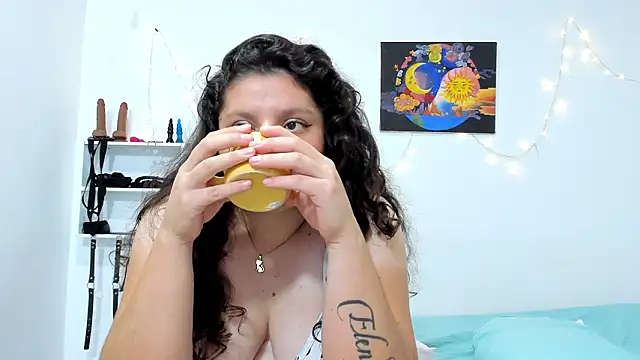 Snapshot of Karol_IsabelCouple chatting on February 2, 2026, 3:49 am Karol IsabelCouple online show from February 2, 2026, 3:49 am