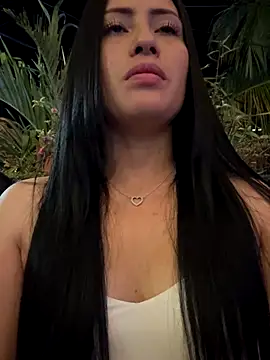 Sara luna  online show from November 11, 2025, 3:06 am