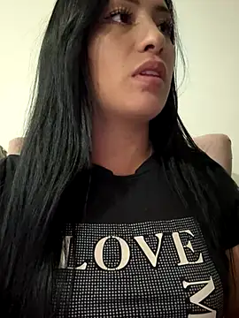 Sara luna  online show from December 5, 2025, 1:14 am