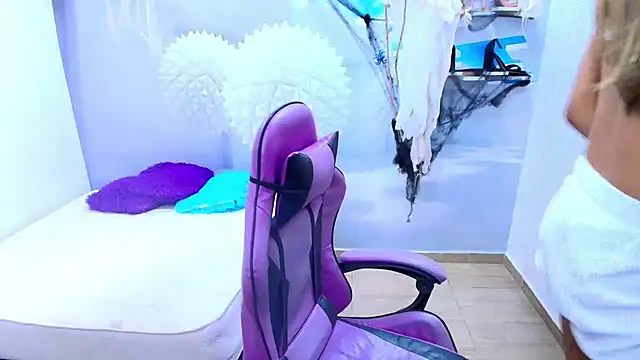 DEMI LEED online show from October 23, 2025, 2:16 pm