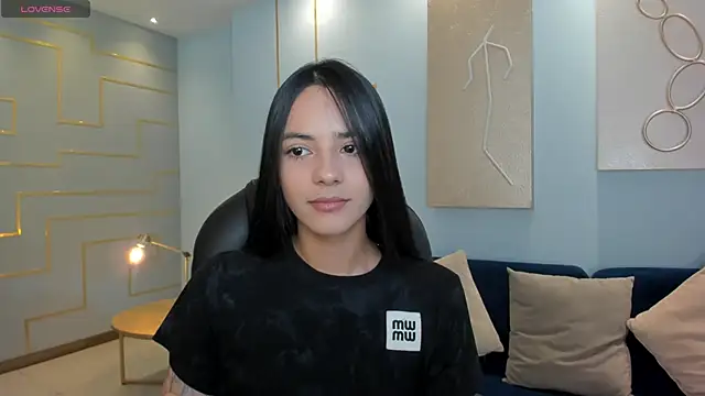 HannahJamesX online show from February 4, 2025, 6:49 pm