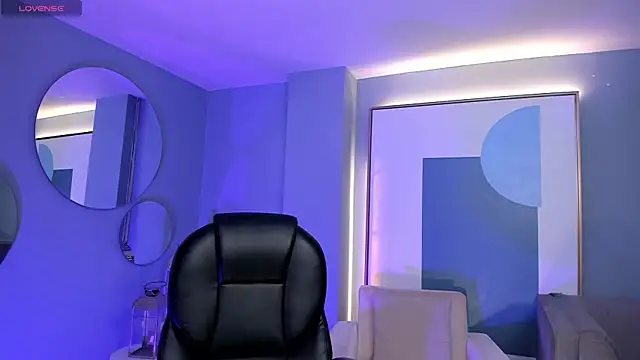 Snapshot of HannahJamesX chatting on June 19, 2026, 12:42 pm HannahJamesX online show from June 19, 2026, 12:42 pm