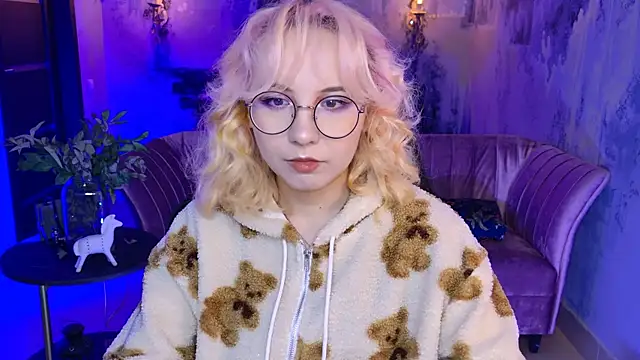 JasmineMilko online show from February 18, 2025, 5:09 am