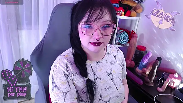 LiloMoon69 online show from November 10, 2025, 1:32 pm